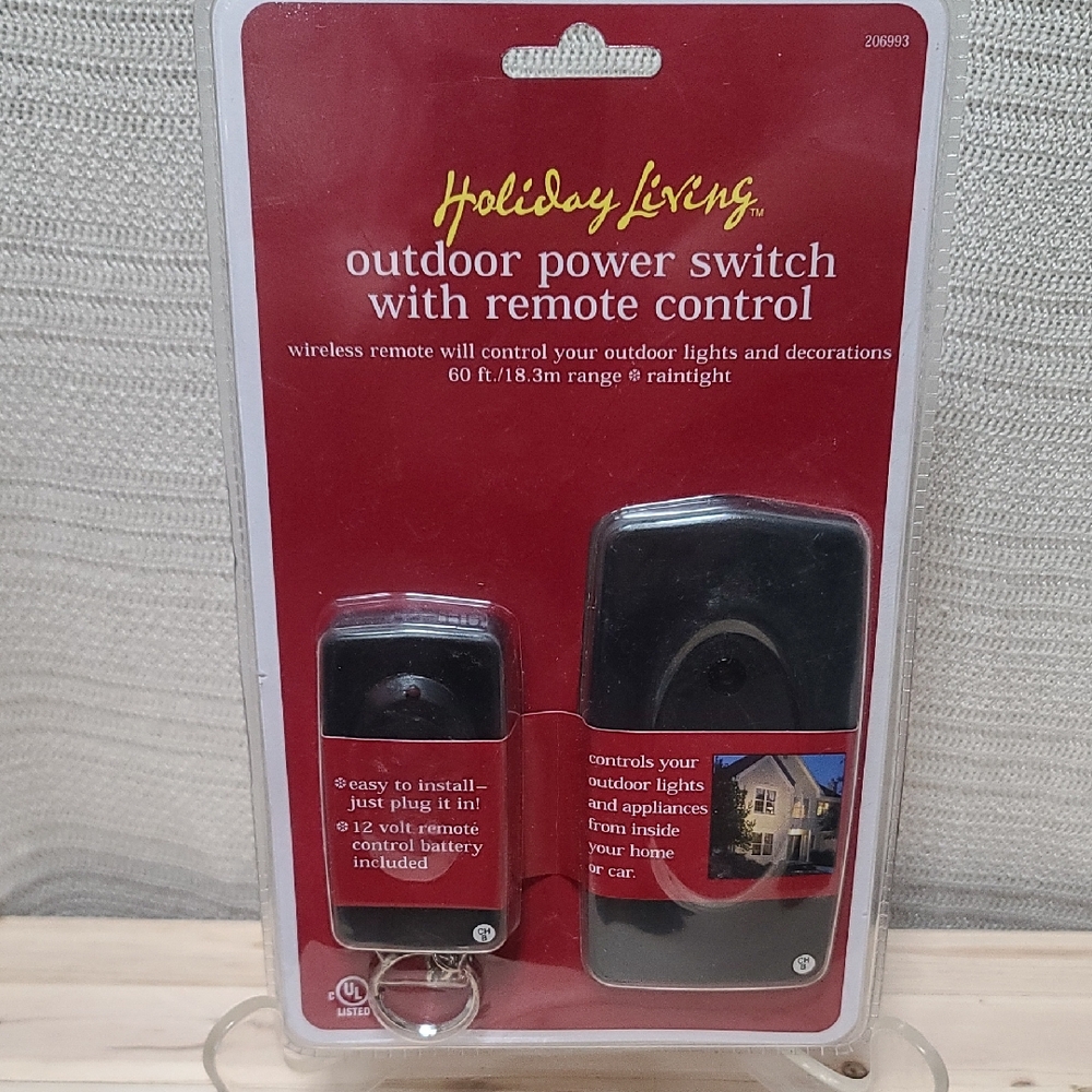 Holiday Living Indoor Outdoor Remote Control Power Switch NWT. Has Fresh Battery